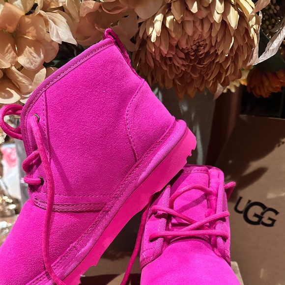 UGG Pink Fuchsia Ankle Boots ๐ธ - Picture 4 of 7